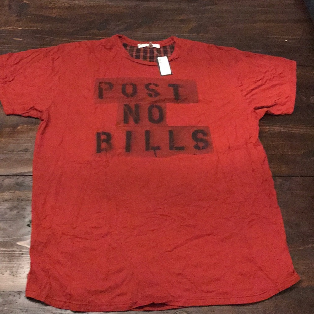 T-shirt says size 4 but fits like a Large.